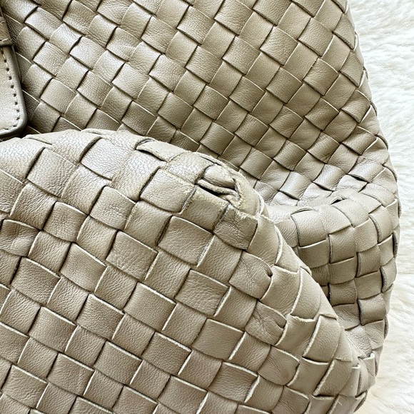 Bottega Veneta Intrecciato Women Tote Bag in Light Grey Authentic - Picture 4 of 16